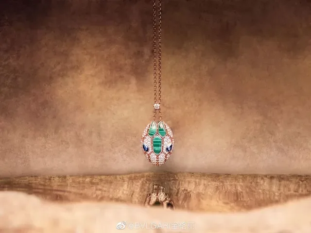 Collier pendentif or rose malaquite et cristal caparazon de tortue 5