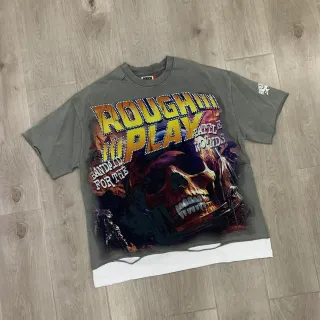 Camiseta ROUGH Rough Play estampado gráfico gris oliva