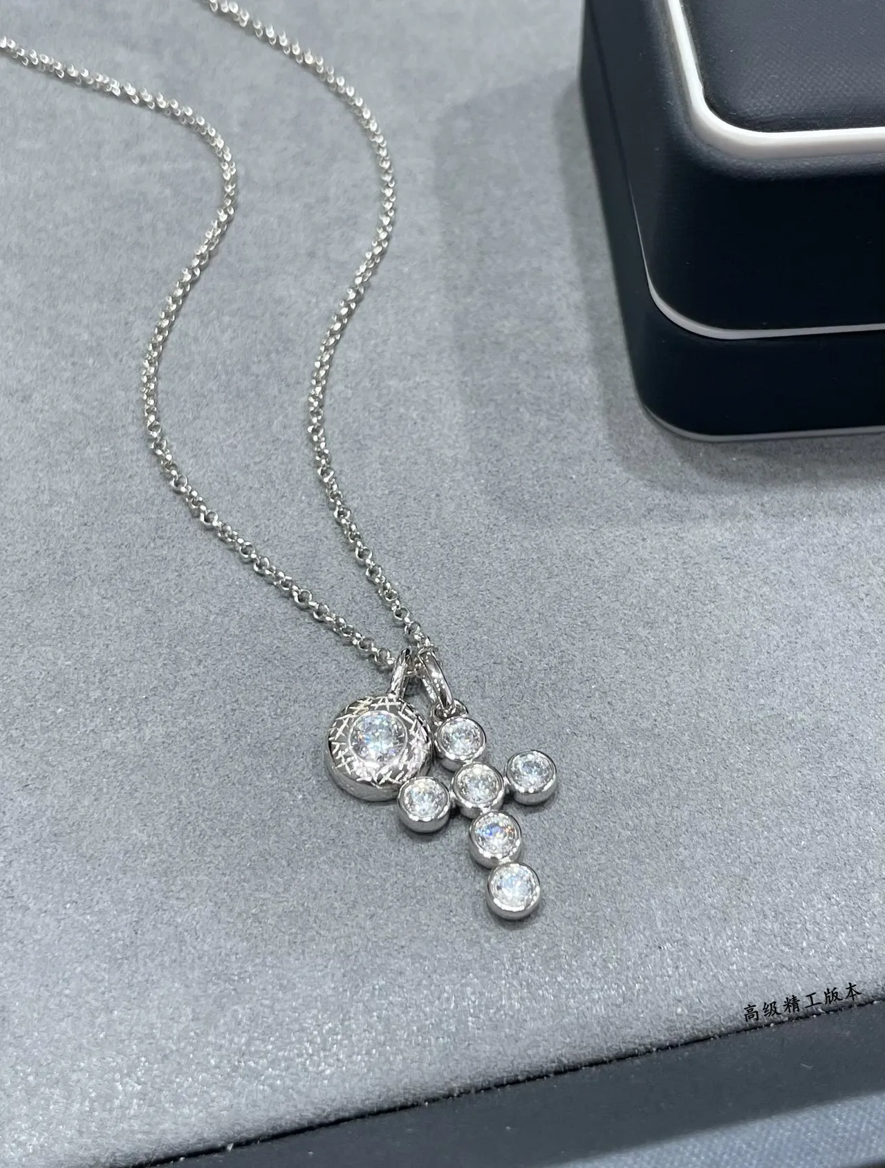 Silver Chain Bezel-Set Round Stones Necklace 4