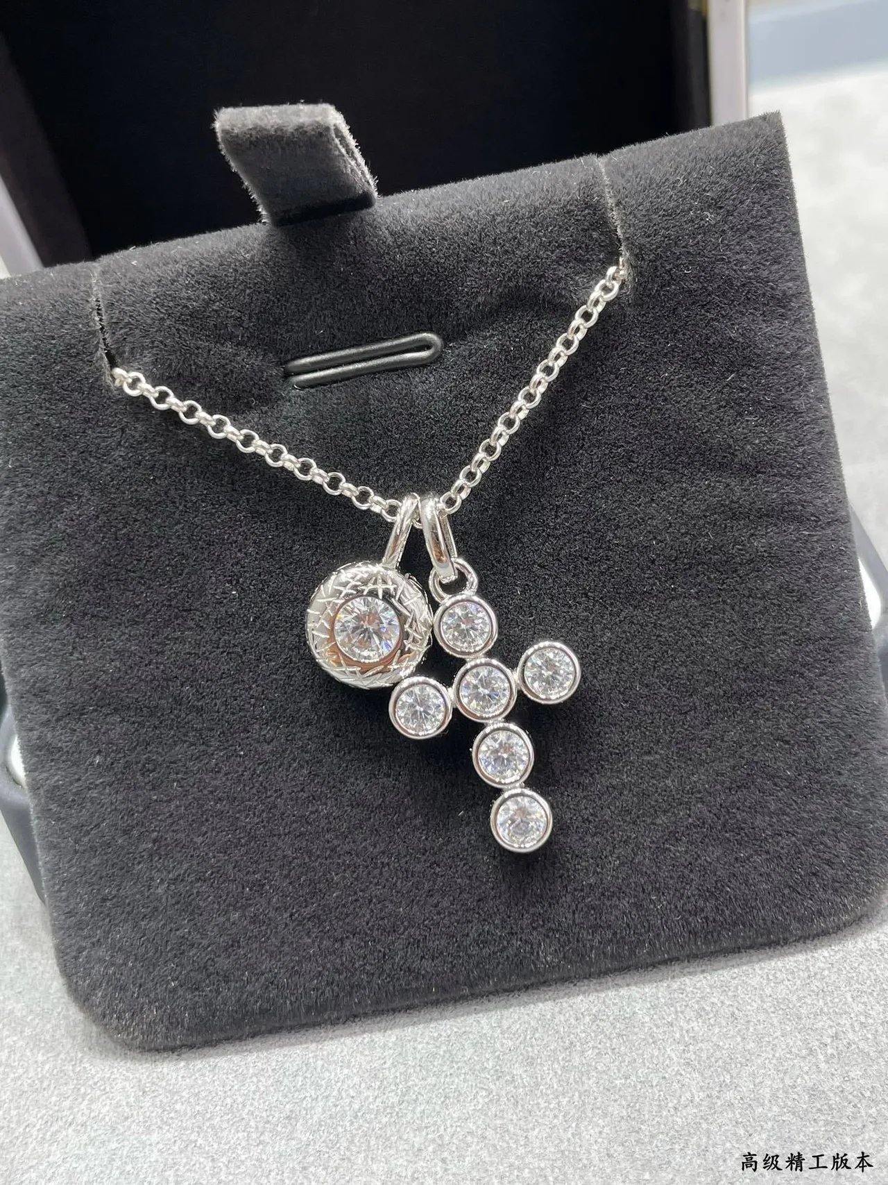 Silver Chain Bezel-Set Round Stones Necklace 7