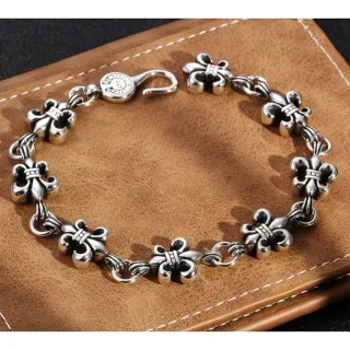 Pulsera de Flor de Lis con eslabones en tono plateado