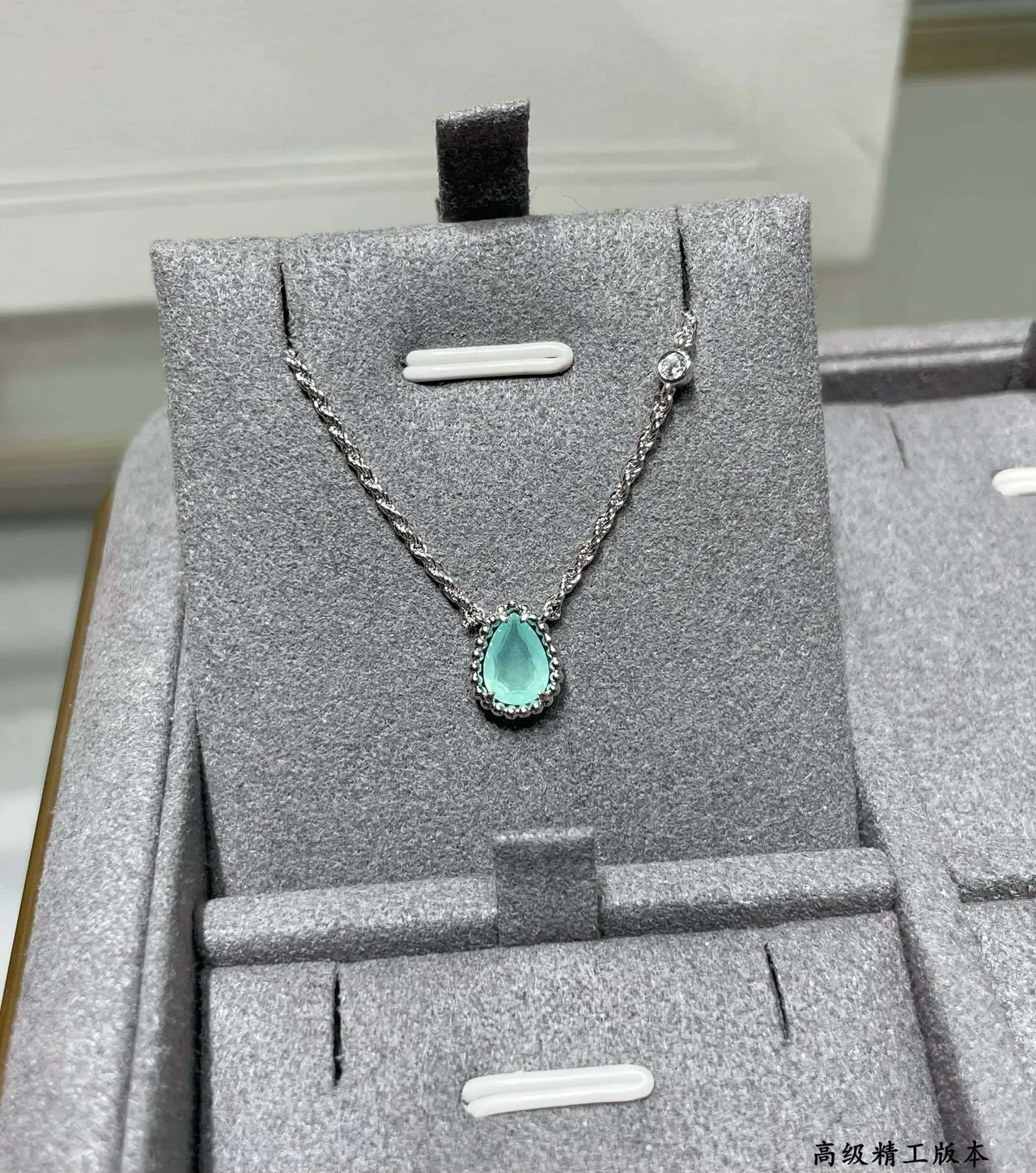 Silver-Tone Oval Green Cabochon Pendant Necklace 2