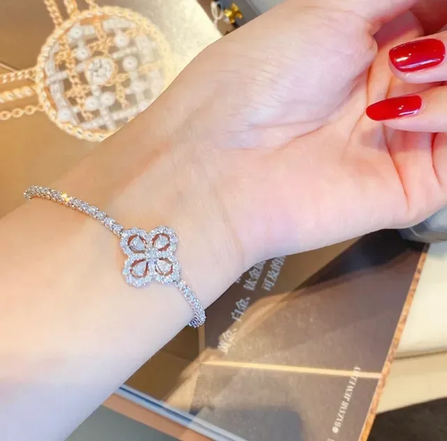Silver White Pavé-Set Diamond-Style Stones Floral Quatrefoil Centerpiece Bracelet 9