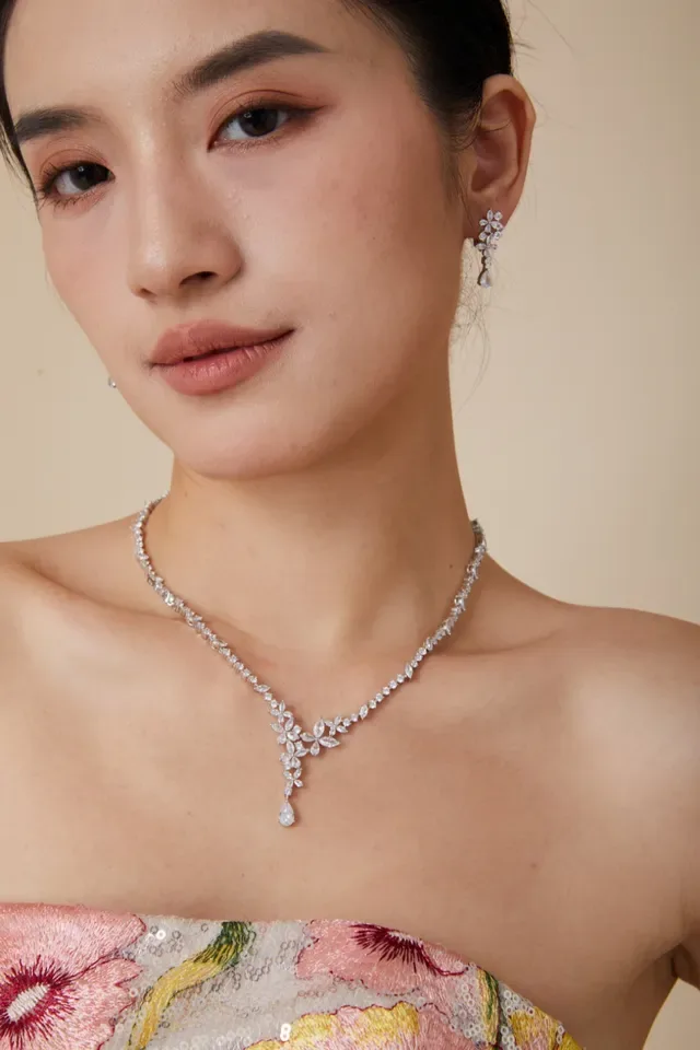 Silver White V-Neck Floral Pendant Marquise And Round Brilliant-Cut Stones Necklace 4