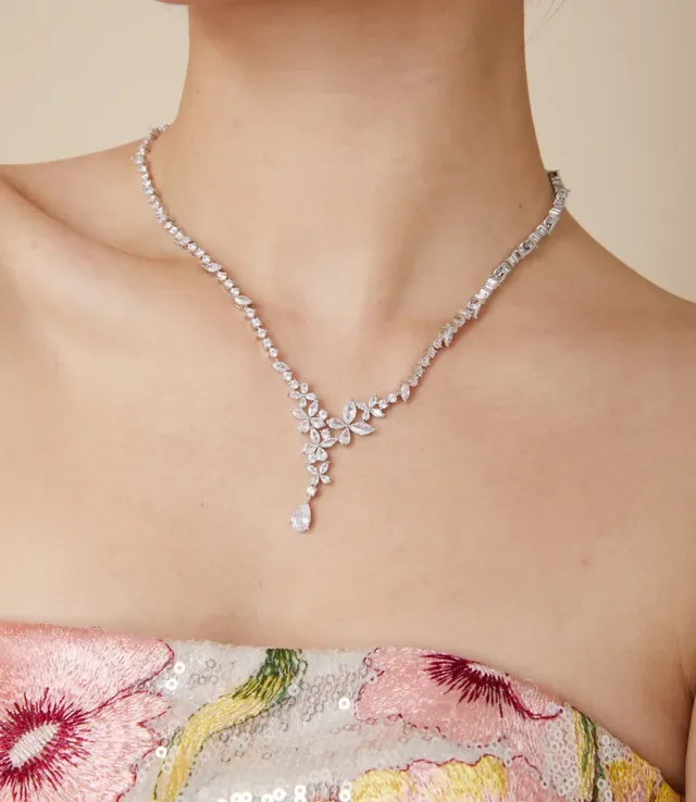 Silver White V-Neck Floral Pendant Marquise And Round Brilliant-Cut Stones Necklace 8
