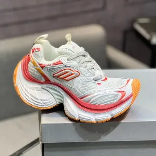 Skechers D'Lites সাদা কমলা সোল মেশ এবং সিন্থেটিক ওভারলে চাঙ্কি স্নিকার্স
