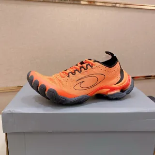 Vibram FiveFingers 橙色黑色跑鞋