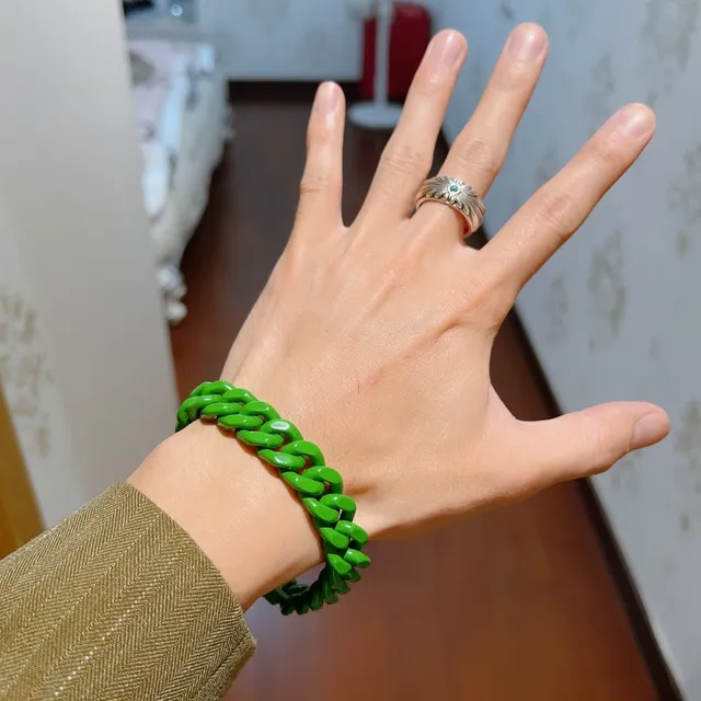 Vibrant Green Chunky Curb-Link Bracelet 7