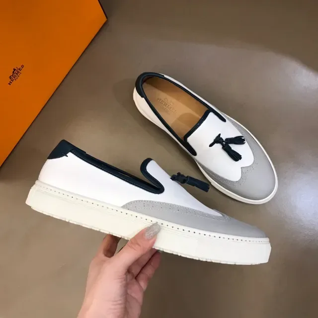 Mocassins à enfiler blanc et gris avec glands 7