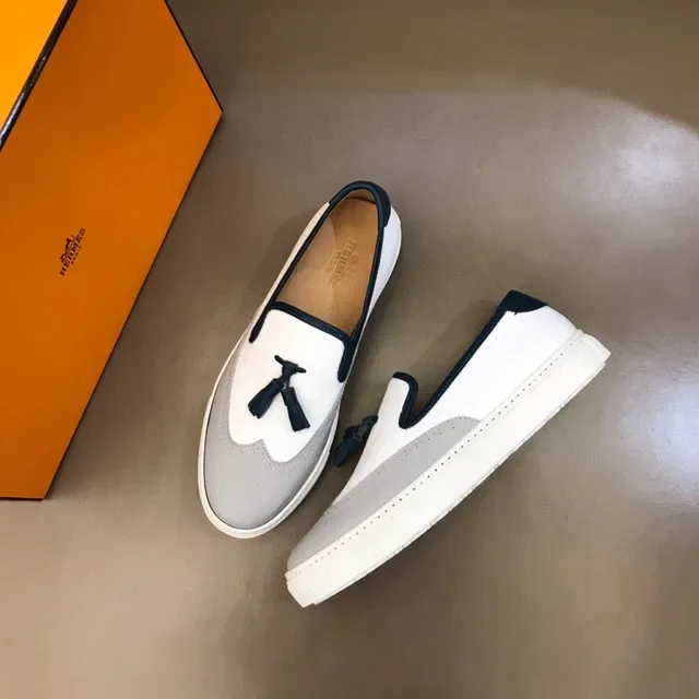 Mocassins à enfiler blanc et gris avec glands 8