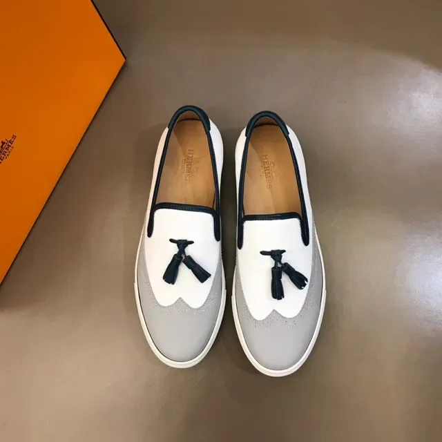 Mocassins à enfiler blanc et gris avec glands 9