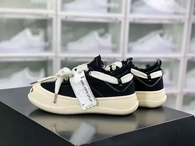 White Black Platform Sole Fuzzy Collar Trim Sneakers 17
