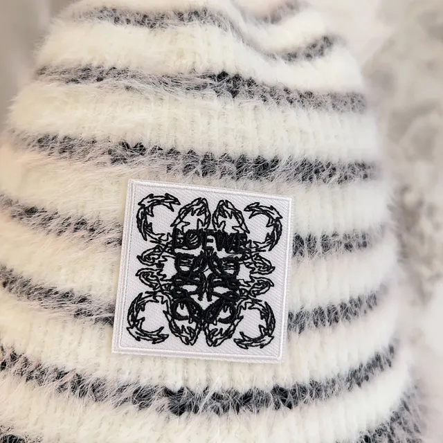 Chapéu bucket branco preto listrado fofinho de malha 3