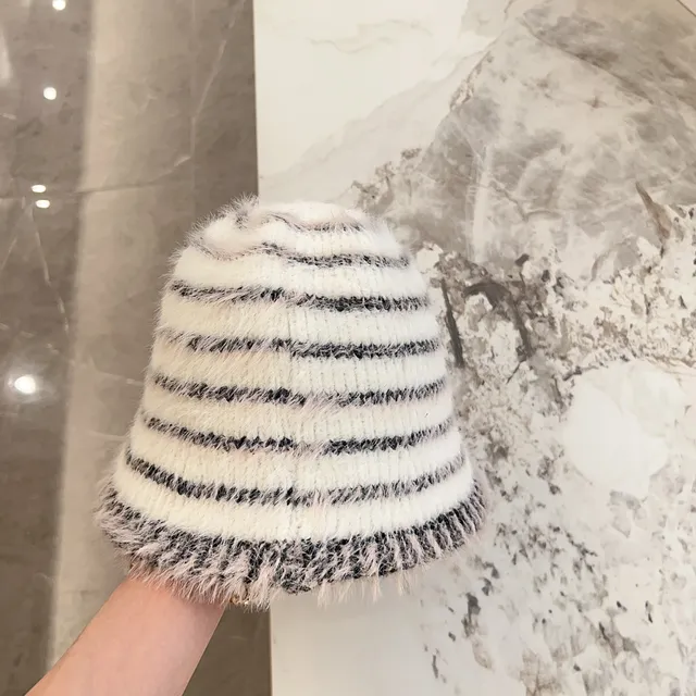 Chapéu bucket branco preto listrado fofinho de malha 4