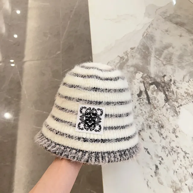 Chapéu bucket branco preto listrado fofinho de malha 5