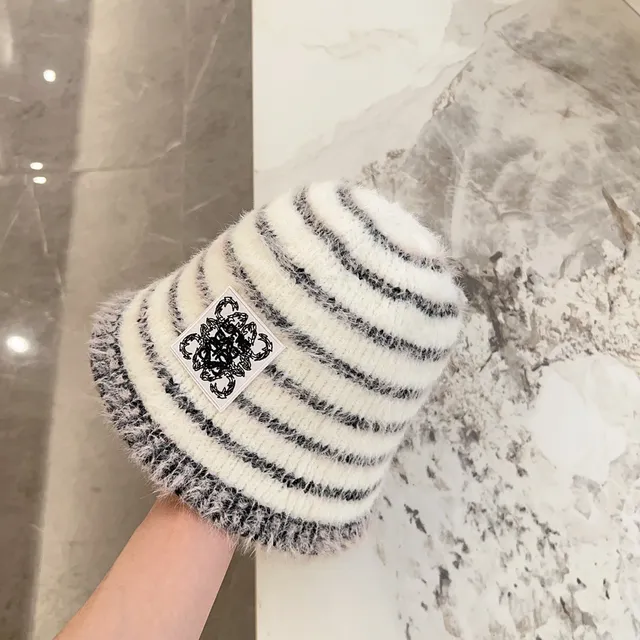 Chapéu bucket branco preto listrado fofinho de malha 6