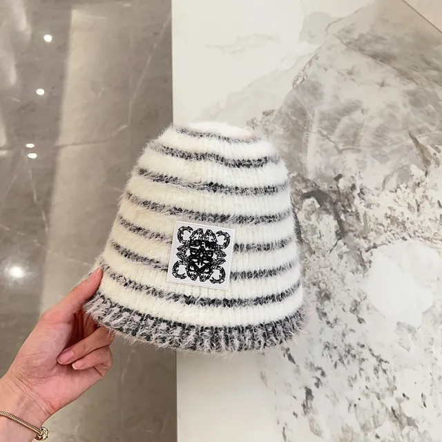 Chapéu bucket branco preto listrado fofinho de malha 7