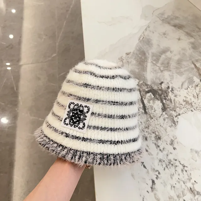 Chapéu bucket branco preto listrado fofinho de malha 8