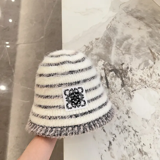 Chapéu bucket branco preto listrado fofinho de malha 9