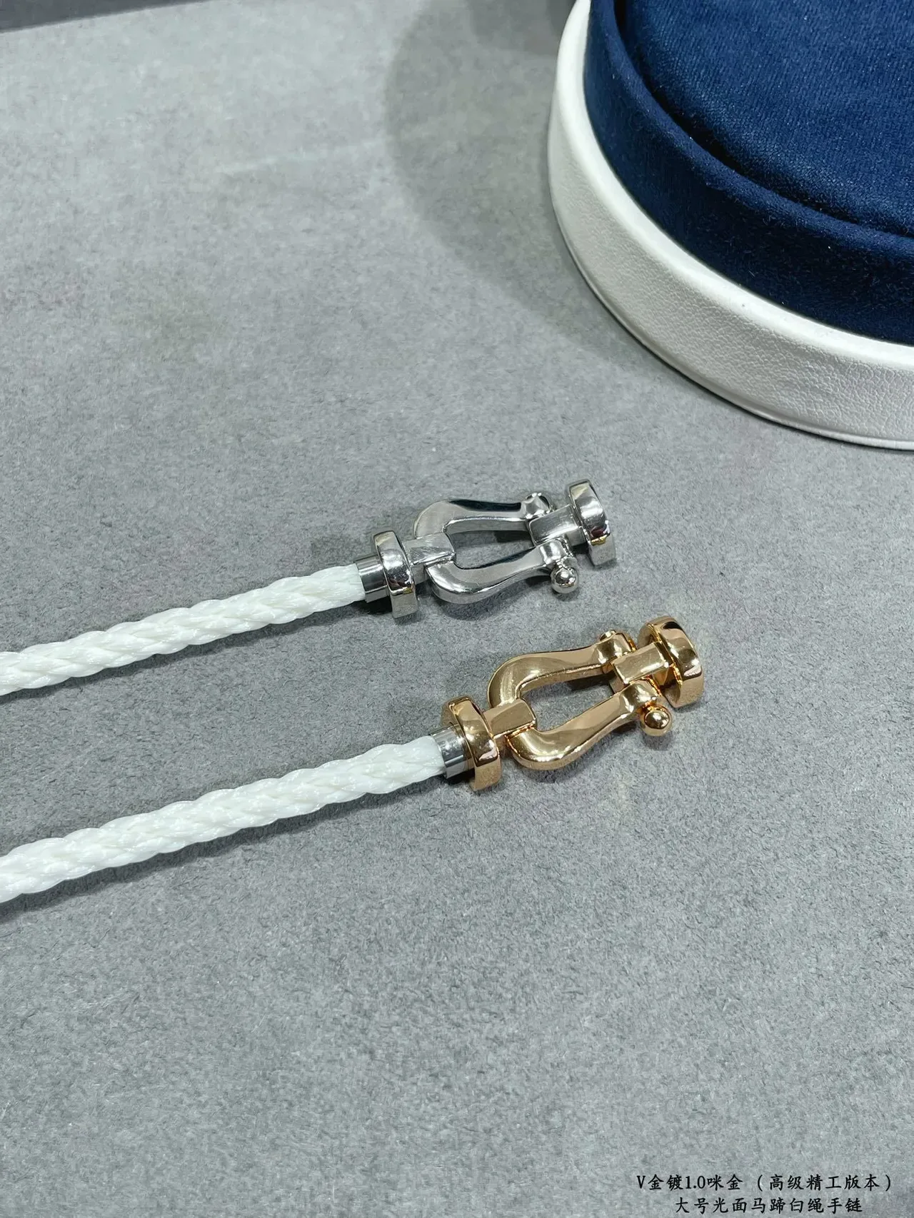 Bracelet corde tressée or blanc avec attache métallique brillante style shackle 2