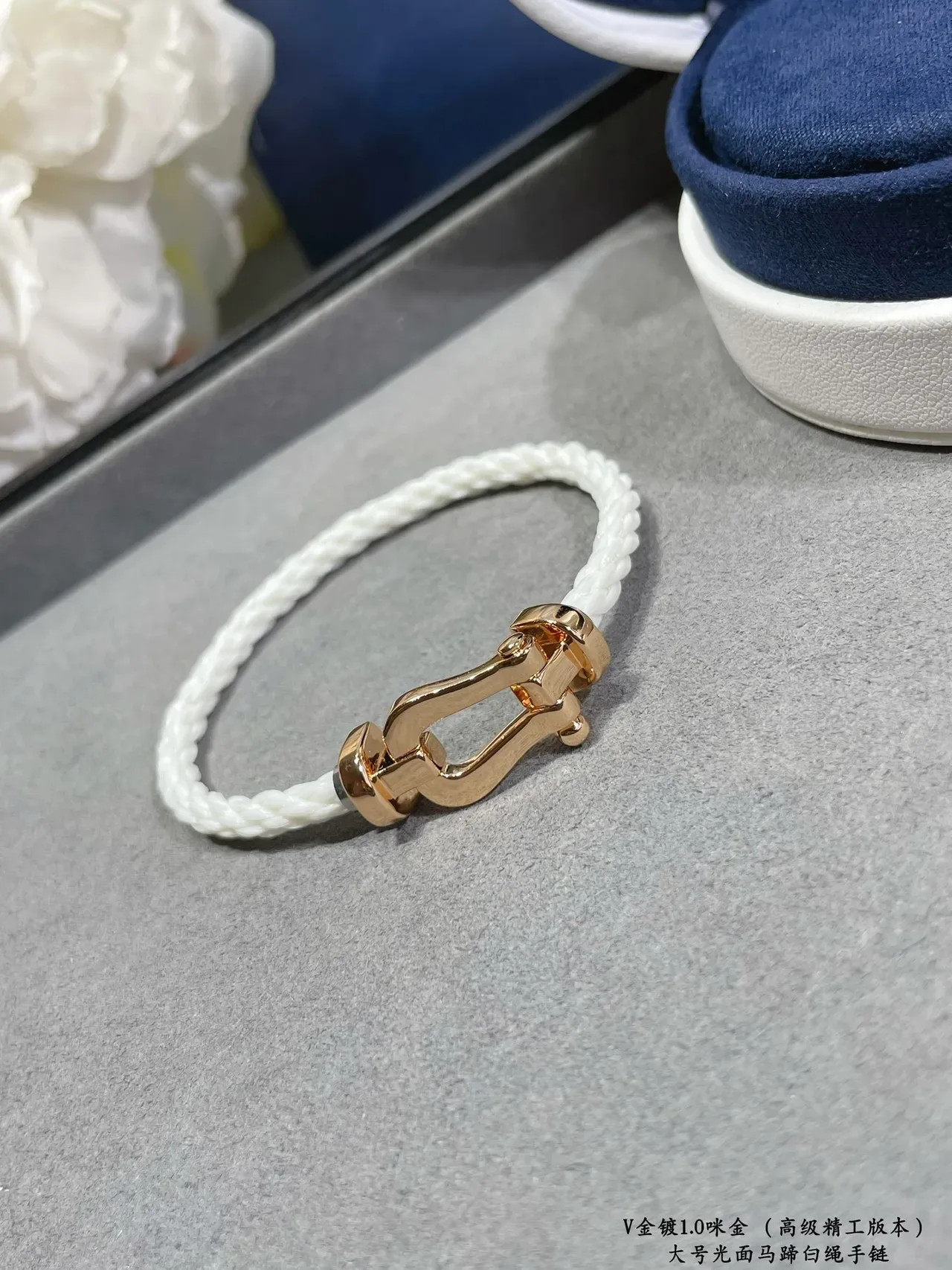 Bracelet corde tressée or blanc avec attache métallique brillante style shackle 4