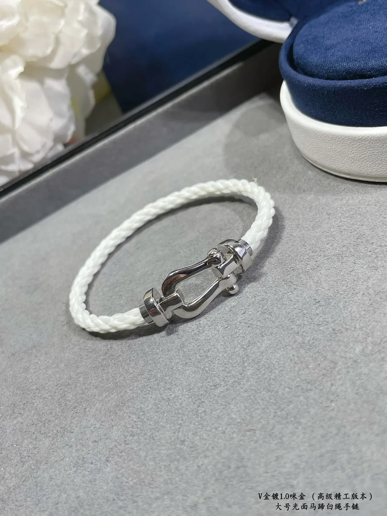 Bracelet corde tressée or blanc avec attache métallique brillante style shackle 5