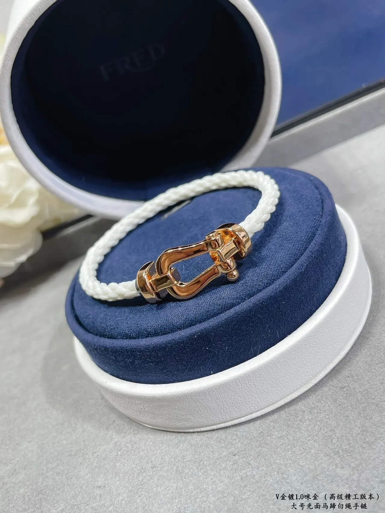 Bracelet corde tressée or blanc avec attache métallique brillante style shackle 7
