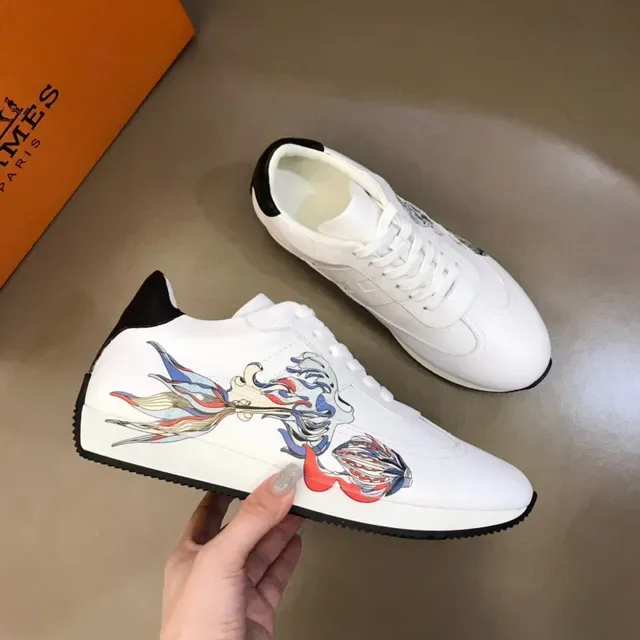 白色印花低帮生活方式运动鞋 5