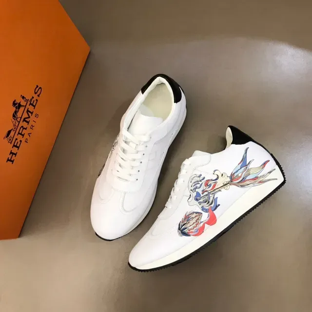 白色印花低帮生活方式运动鞋 8