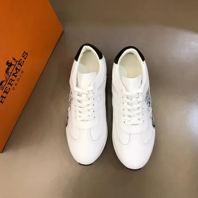 白色印花低帮生活方式运动鞋 9