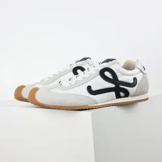 Chaussures lifestyle blanches grises silhouette rétro runner mélange de daim et textile sur la tige
