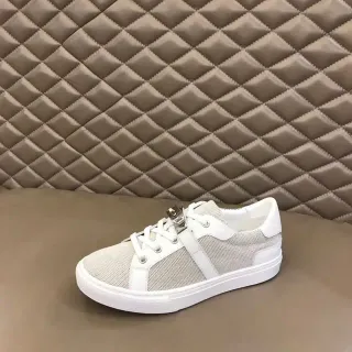 حذاء رياضي أبيض منخفض بألواح شبك وليد