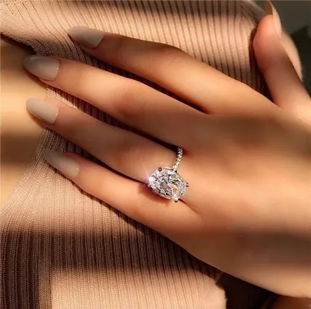 White Silver Oval-Cut Center Stone Four-Prong Setting Ring 3