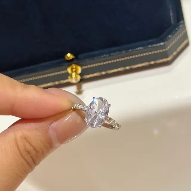 White Silver Oval-Cut Center Stone Four-Prong Setting Ring 7