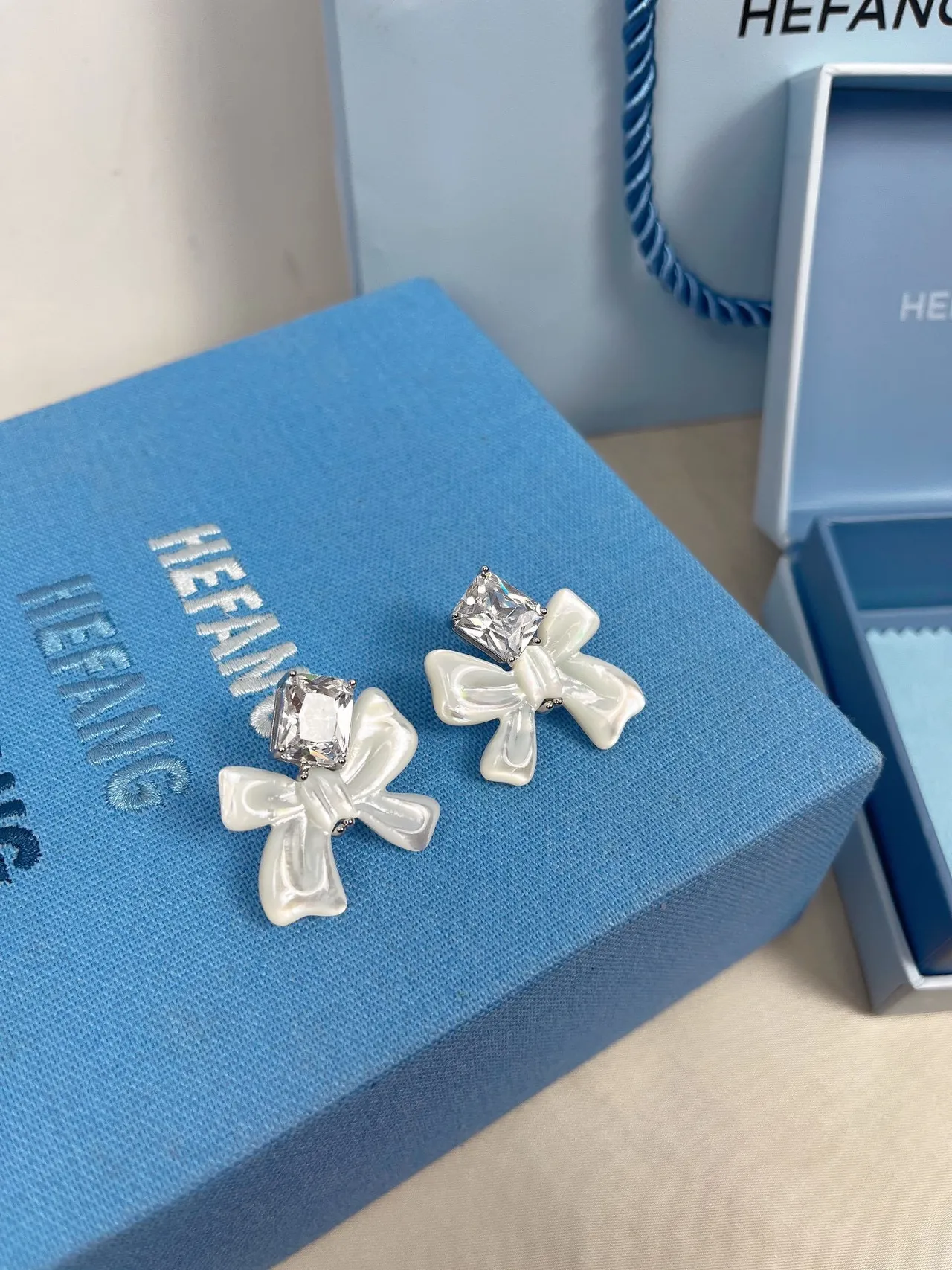 White Transparent Bow-Shaped Pearlized Resin Earrings 8