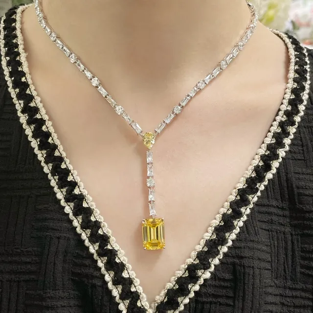 Collier avec chaîne V en argent jaune, pendentif Emerald-Cut 9