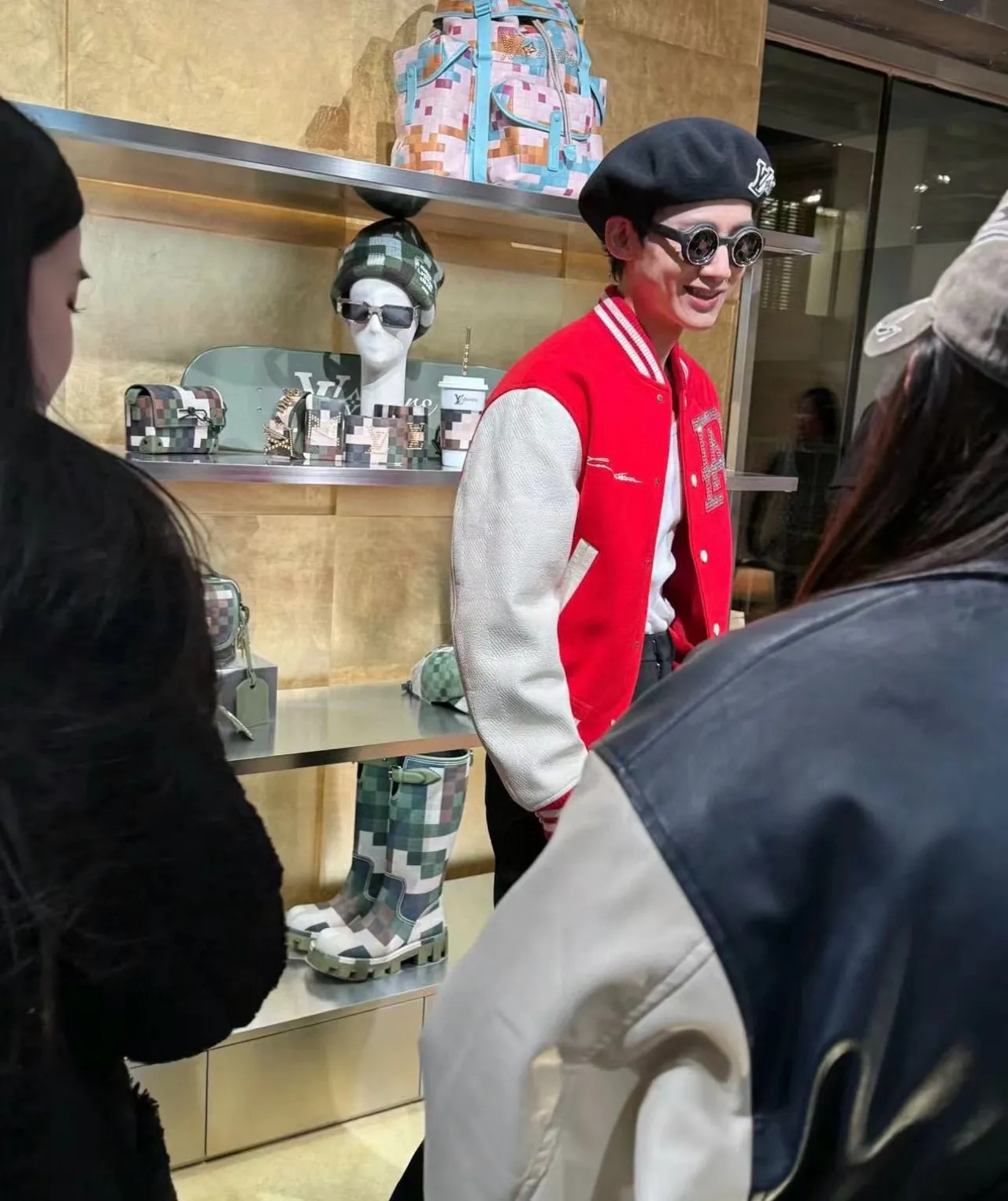 Gentle Monster نظارات شمسية سوداء بيضاء oversized دائرية بنمط goggle 5