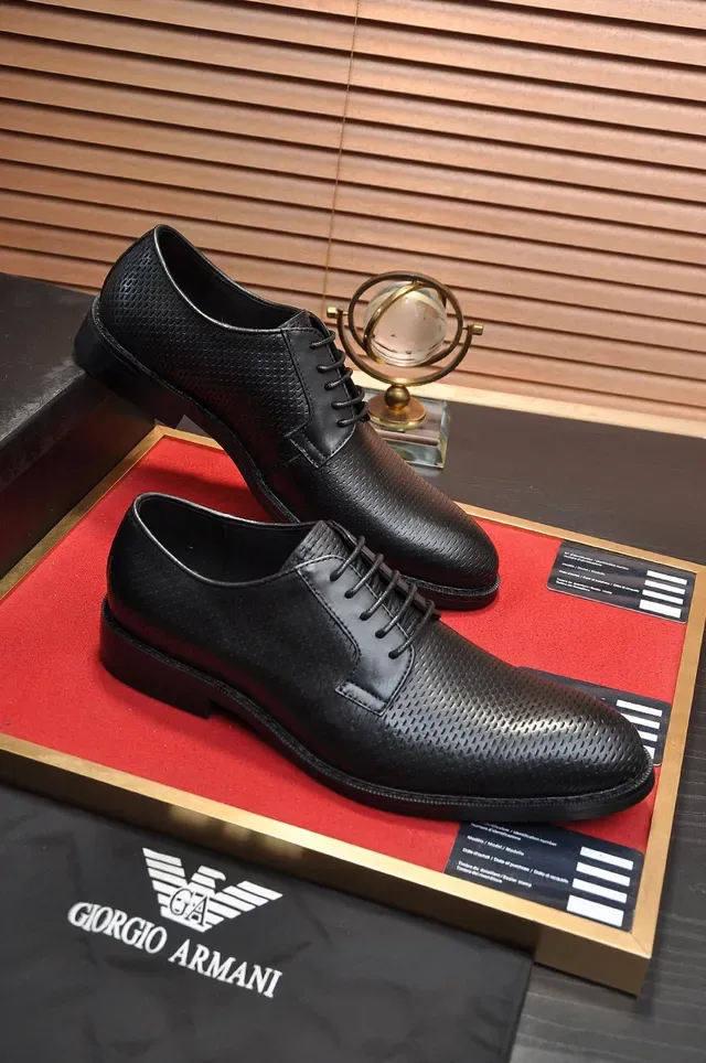 Giorgio Armani কালো পারফোরেটেড টেক্সচার ক্যাপ টো অক্সফোর্ড জুতো 5