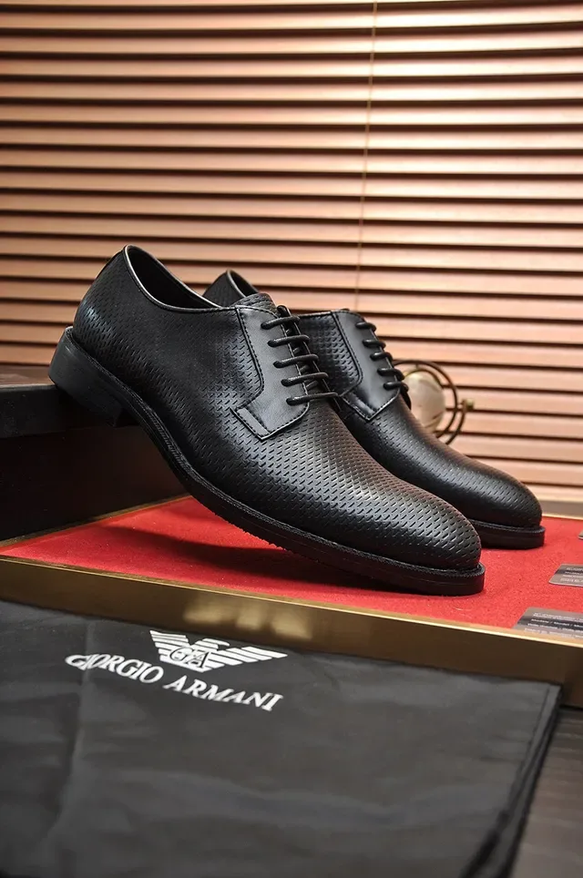 Giorgio Armani কালো পারফোরেটেড টেক্সচার ক্যাপ টো অক্সফোর্ড জুতো 8