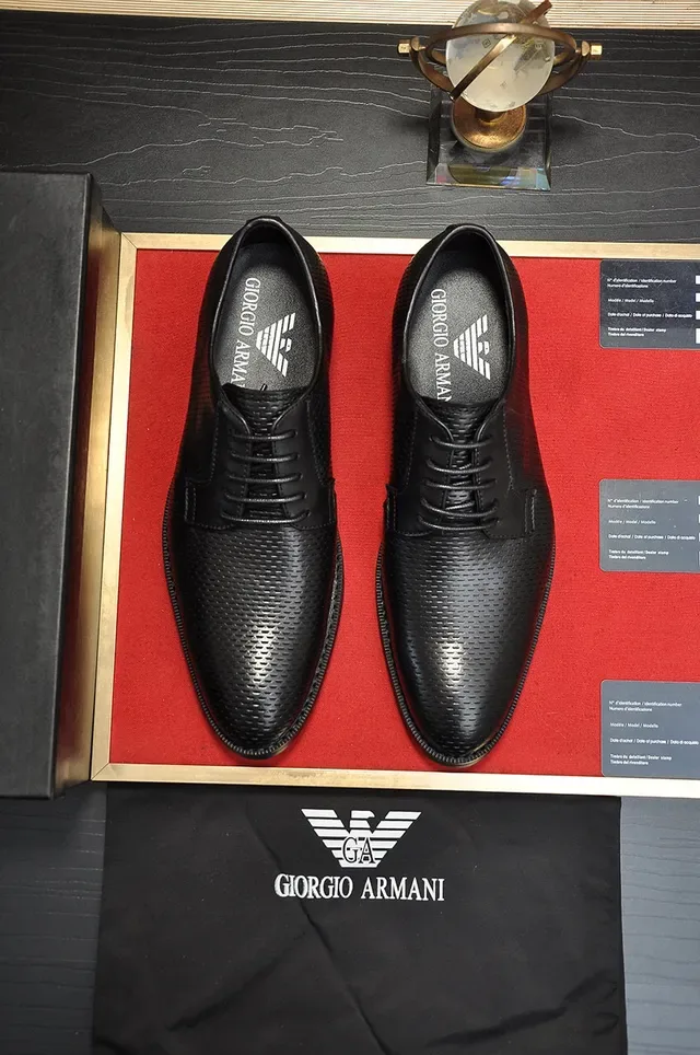 Giorgio Armani কালো পারফোরেটেড টেক্সচার ক্যাপ টো অক্সফোর্ড জুতো 9