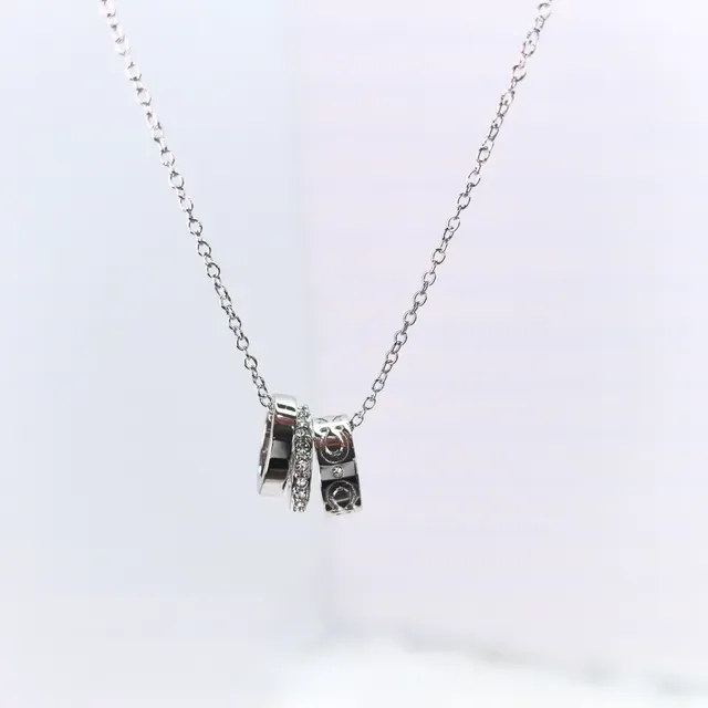 Givenchy Oro Plata Anillos Apilados Colgante Motivo de Herradura Collar 3