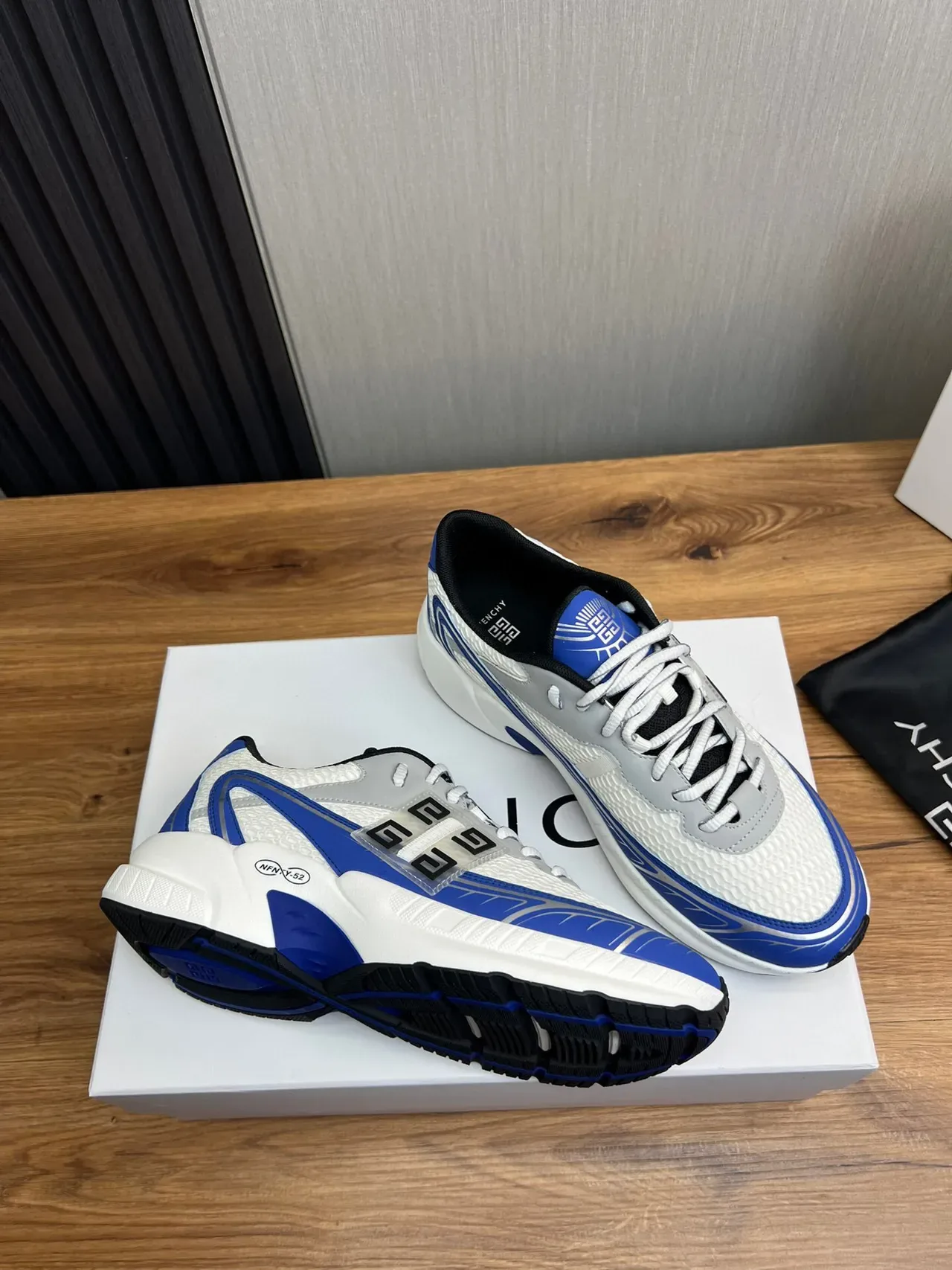 Givenchy Rhyton White Blue Gray حذاء أسلوب الحياة 4