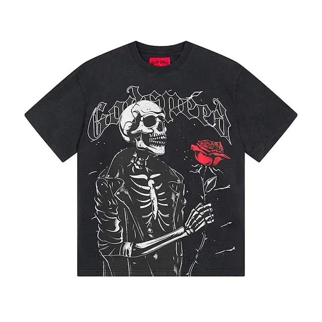 Camiseta Godspeed preta e vermelha com estampa gráfica de motivo esqueleto 2
