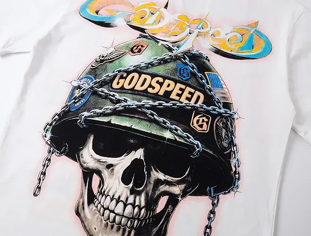 تيشيرت أبيض Godspeed بطباعة جرافيك خوذة جمجمة 4