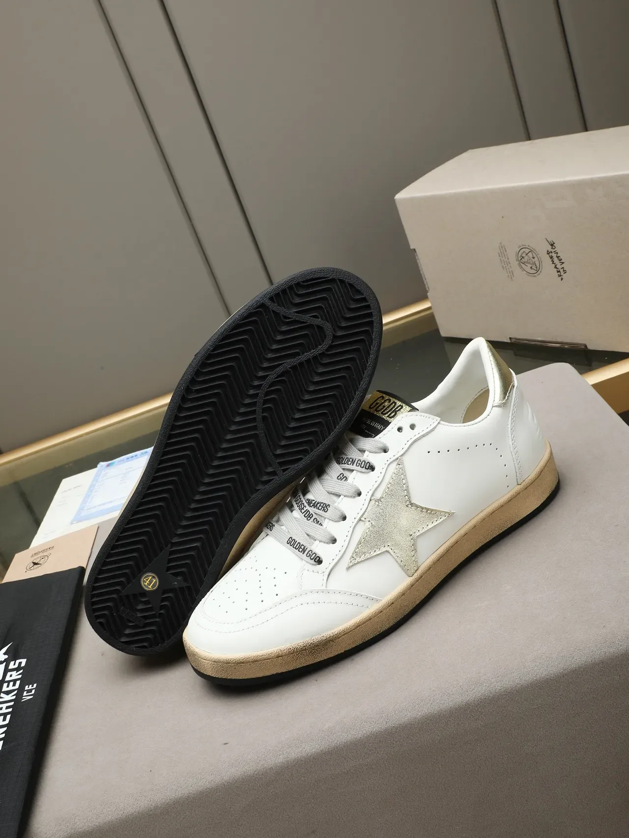 Golden Goose Ball Star sneakers lifestyle blanches en cuir à étoile métallique 4