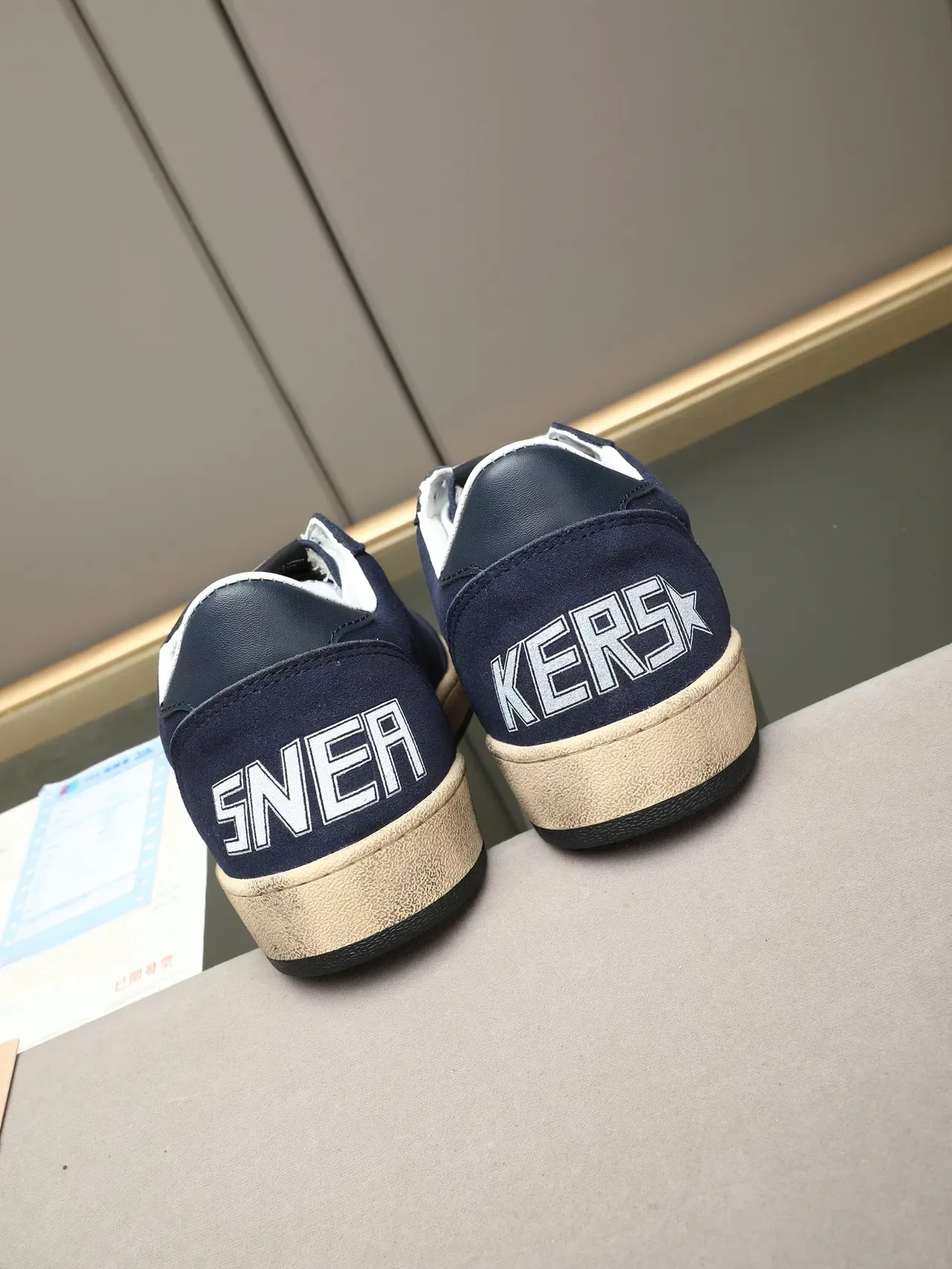 Golden Goose Ballstar নেভি সুয়েড স্টার লোগো লাইফস্টাইল স্নিকার 3