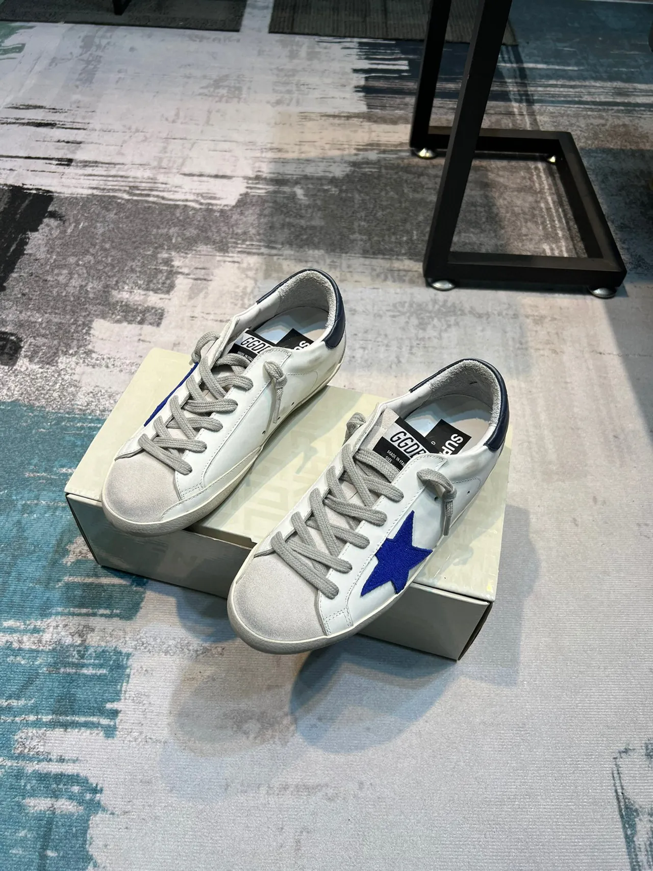 Golden Goose Superstar Desgastado Branco e Navy Lifestyle Sneakers 3