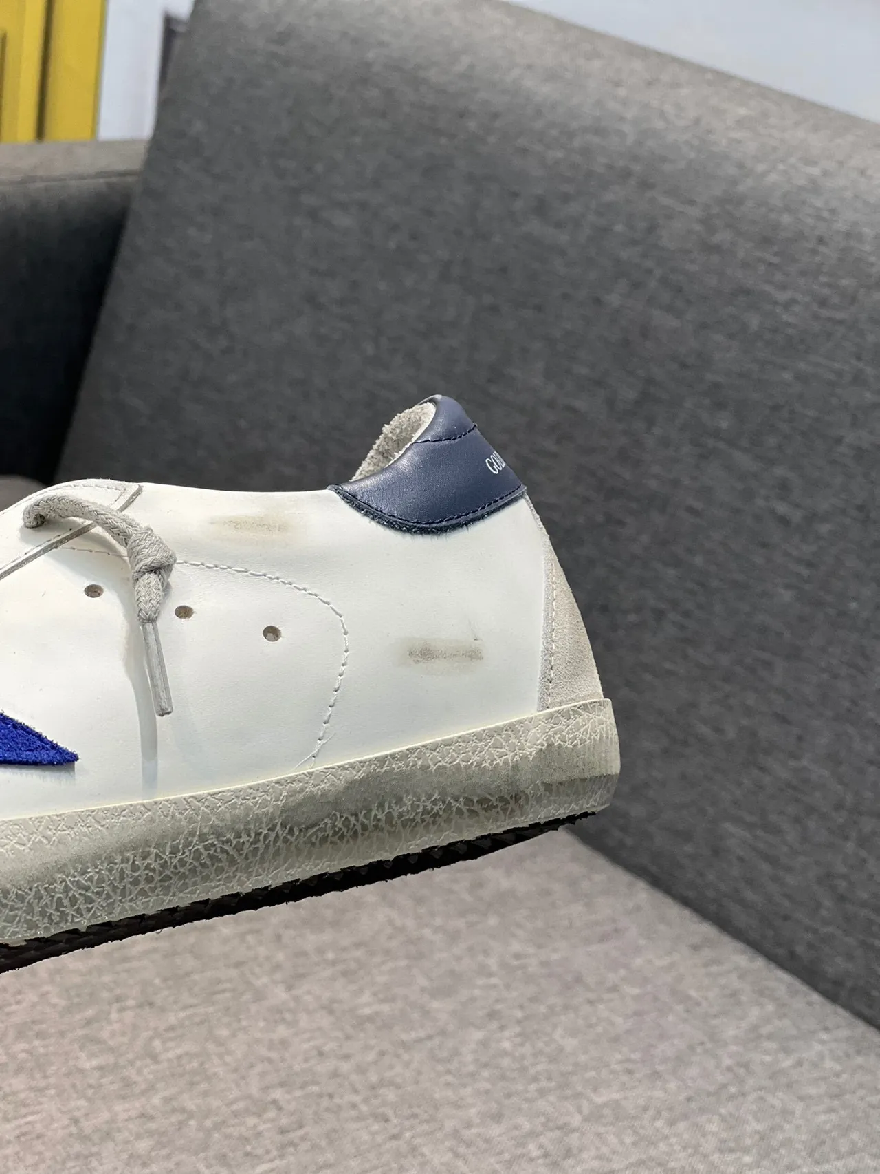 Golden Goose Superstar Desgastado Branco e Navy Lifestyle Sneakers 6