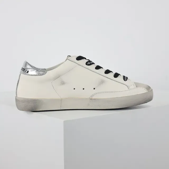 Golden Goose Superstar حذاء رياضي أسلوب حياة من جلد أبيض متضرر 7