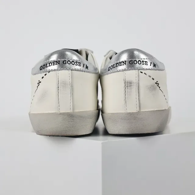 Golden Goose Superstar حذاء رياضي أسلوب حياة من جلد أبيض متضرر 8
